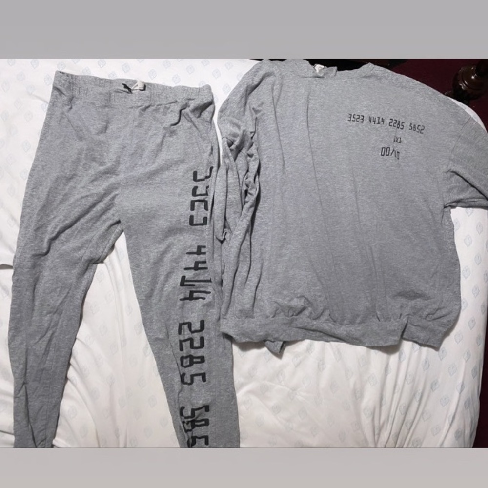 Fashion nova hoodie and leggings swiping cards set